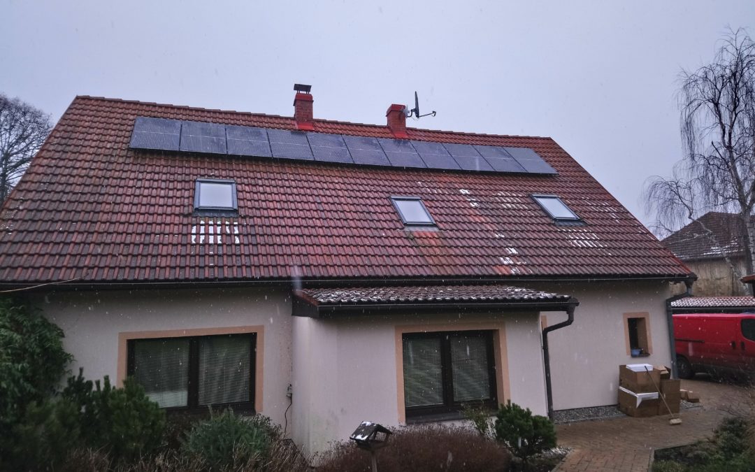 Fotovoltaická elektrárna s bateriemi